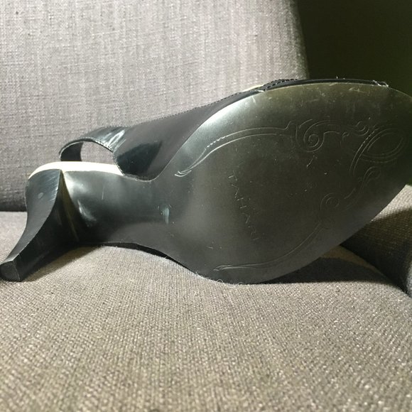 TAHARI leather Claudia shoes , size 8.5 M - Picture 8 of 9